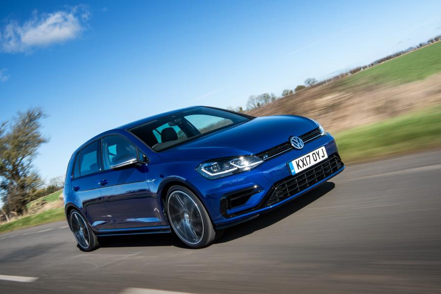  Volkswagen Golf R 5-Door 2017 года  (UK) (фото 19 из 30)